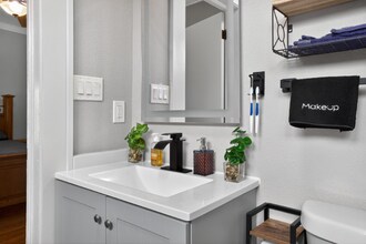 803 E James St in Tampa, FL - Building Photo - Building Photo