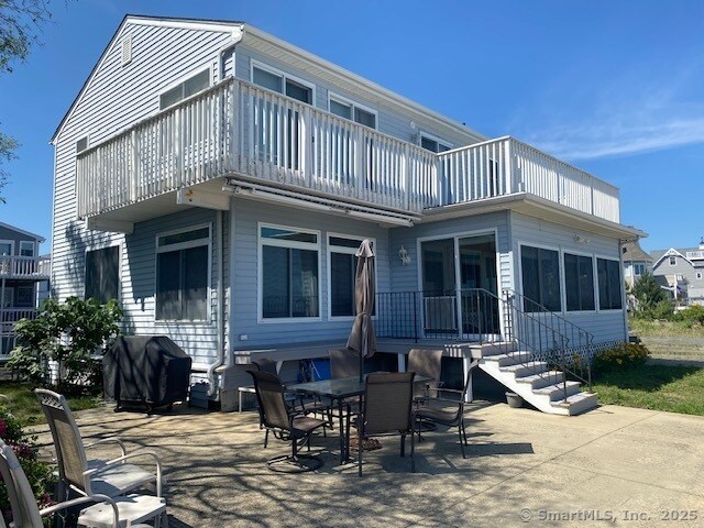 105 Milford Point Rd in Milford, CT - Building Photo