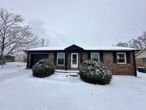 315 Coombs Dr in Bowling Green, KY - Building Photo - Building Photo