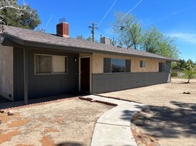 18515 Symeron Rd in Apple Valley, CA - Building Photo