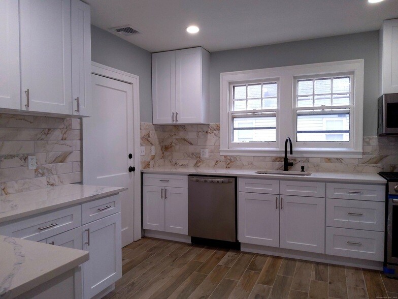 92 Woodlawn St in West Hartford, CT - Building Photo