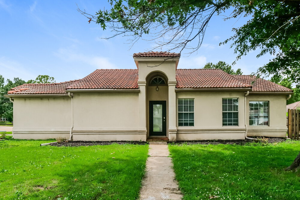 1153 Charstone Dr in Southaven, MS - Building Photo