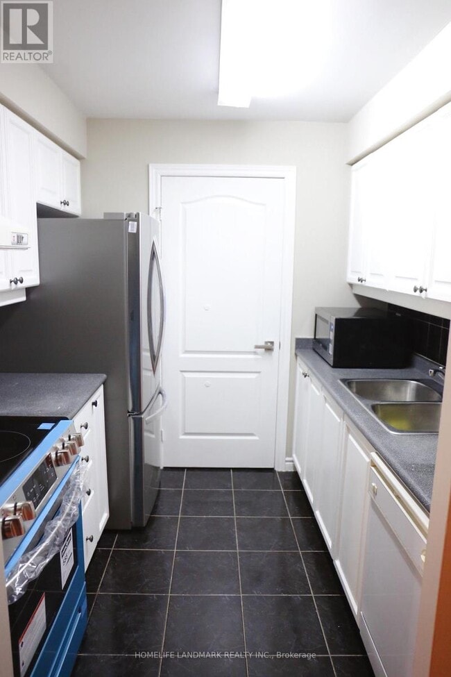 property at 18-818 Sommerset Way