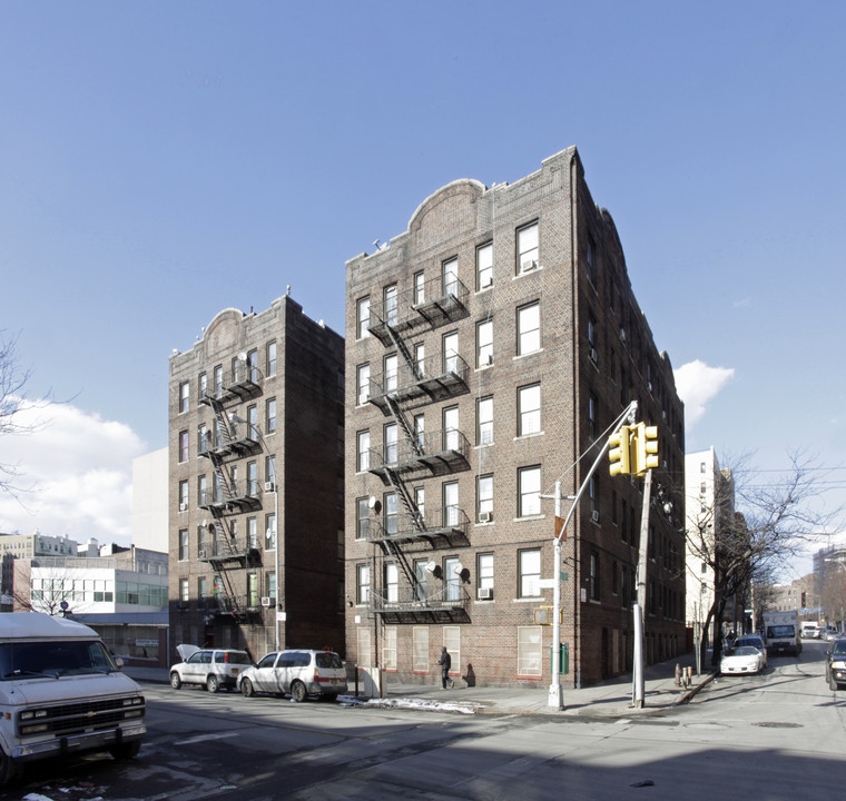 65 E 175TH ST in Bronx, NY - Foto de edificio