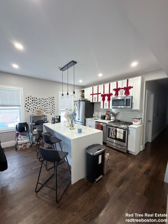 156 Hillside St, Unit 1 in Boston, MA - Building Photo - Building Photo