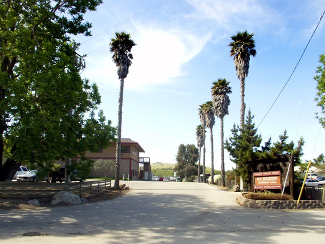 14 Spreckels Ln in Salinas, CA - Foto de edificio - Building Photo