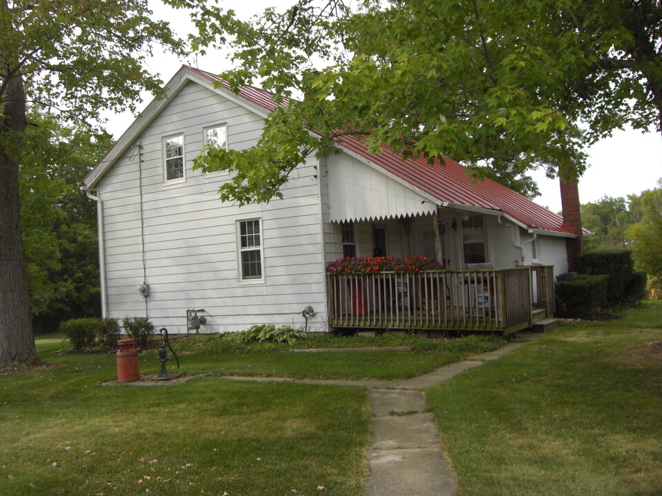 2257 Columbia Rd in Valley City, OH - Foto de edificio