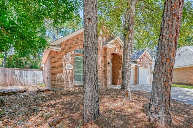 property at 38 Tethered Vine Pl