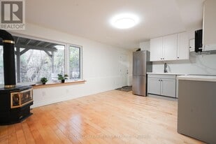 83 Garden St in Whitby, ON - Building Photo