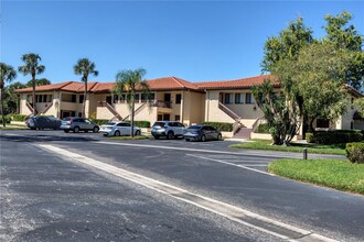 5205 Lake Village Dr in Sarasota, FL - Building Photo - Building Photo