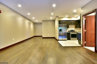 8 Whitehall Rd in Montville, NJ - Building Photo - Building Photo