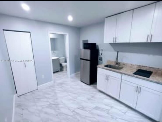 632 W 5th St in West Palm Beach, FL - Building Photo - Building Photo