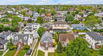 301 Merrifield Ave in Oceanside, NY - Building Photo - Building Photo