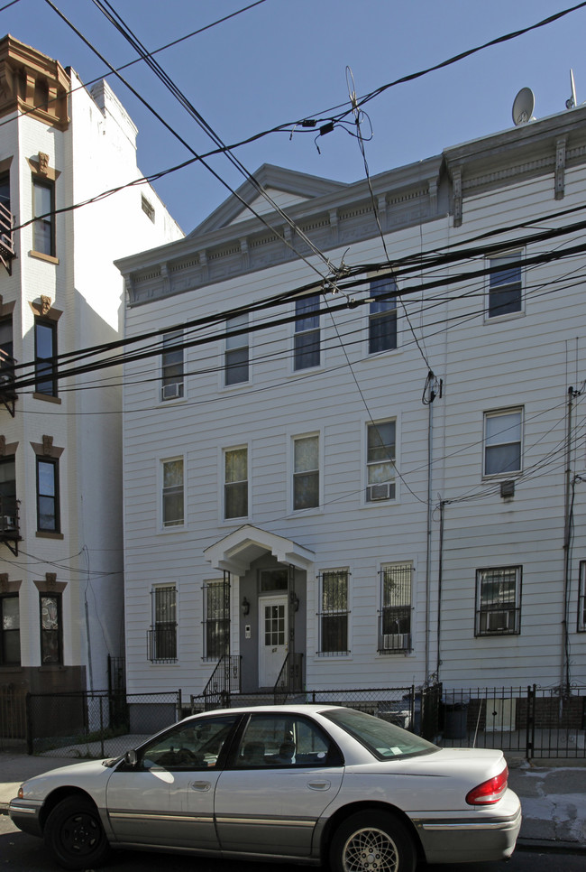 62 Tuers Ave in Jersey City, NJ - Foto de edificio - Building Photo