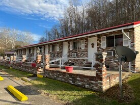3499 E Trails End Rd, Unit Apt. #4 in Barboursville, WV - Building Photo