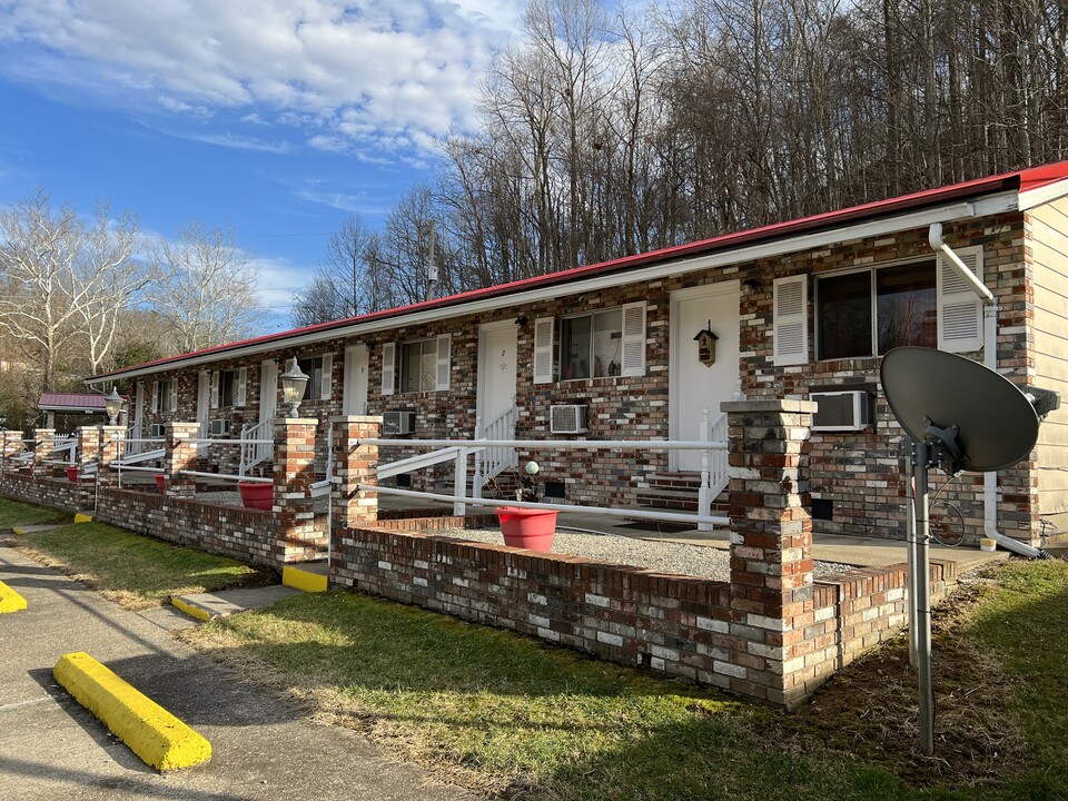 3499 E Trails End Rd, Unit Apt. #4 in Barboursville, WV - Foto de edificio