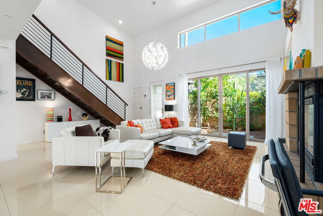 906 Oceo Cir S in Palm Springs, CA - Building Photo