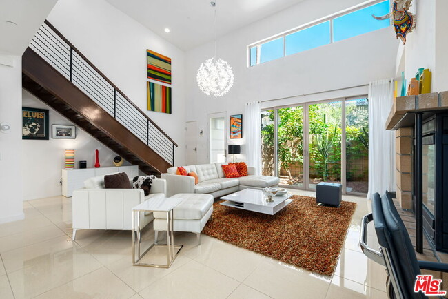 property at 906 Oceo Cir S