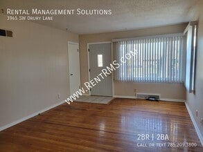 3945 SW Drury Ln in Topeka, KS - Building Photo - Building Photo