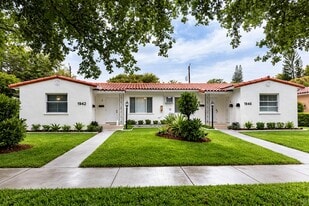 1942 Funston St in Hollywood, FL - Building Photo