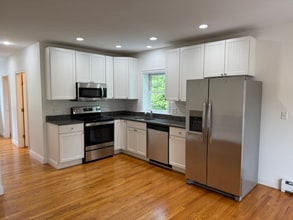 8 Stimson St in Kittery, ME - Building Photo - Building Photo