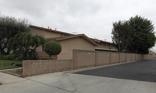 6430 Crescent Ave in Buena Park, CA - Foto de edificio - Building Photo