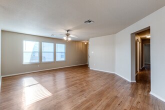 361 Prickly Pear Dr in Cibolo, TX - Building Photo - Building Photo