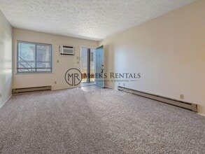 Burgess in Huntington, WV - Foto de edificio - Interior Photo