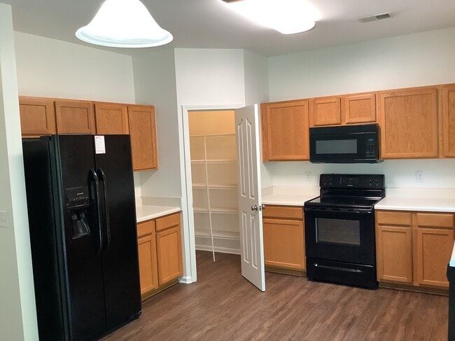 136 Morning Dew Ln in Mount Holly, NC - Building Photo - Building Photo