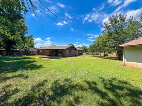 2400 SW 63rd St in Oklahoma City, OK - Building Photo - Building Photo