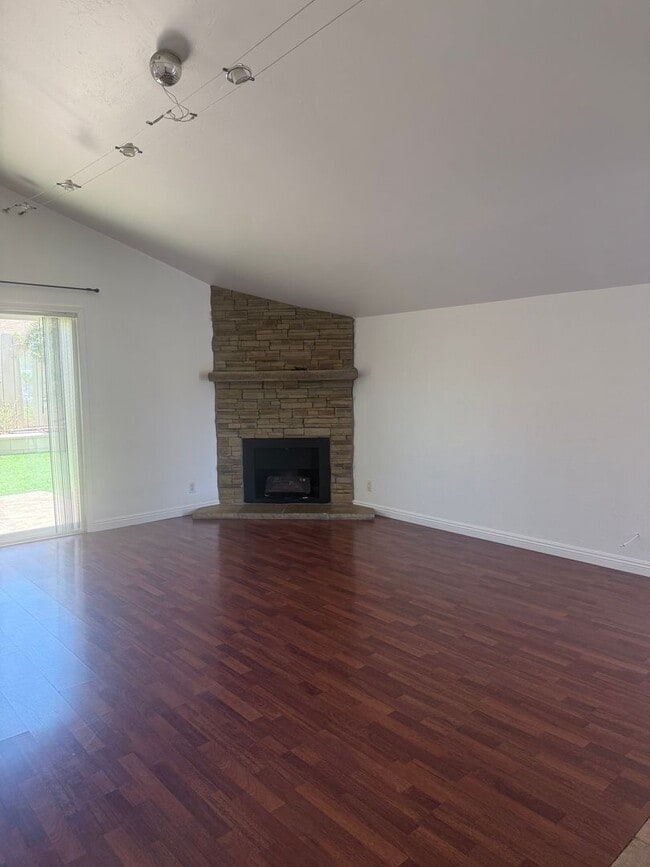 548 Carrie Cir in San Marcos, CA - Building Photo - Building Photo