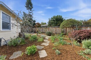 8 Patricia Pl in Menlo Park, CA - Building Photo