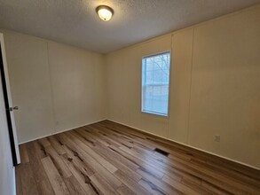 637 Scarlet Dr in Ilion, NY - Foto de edificio - Building Photo