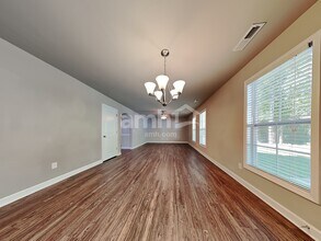 200 N Wentworth Dr in Mocksville, NC - Foto de edificio - Building Photo