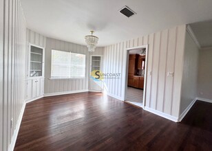 1438 Magnolia Cir W in Jacksonville, FL - Foto de edificio - Building Photo