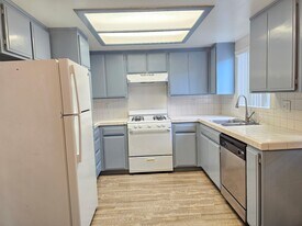 4130 Manhattan Beach Blvd in Lawndale, CA - Building Photo