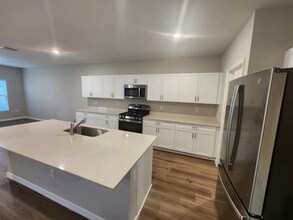 12755 Canter Call Rd in Lithia, FL - Building Photo - Building Photo