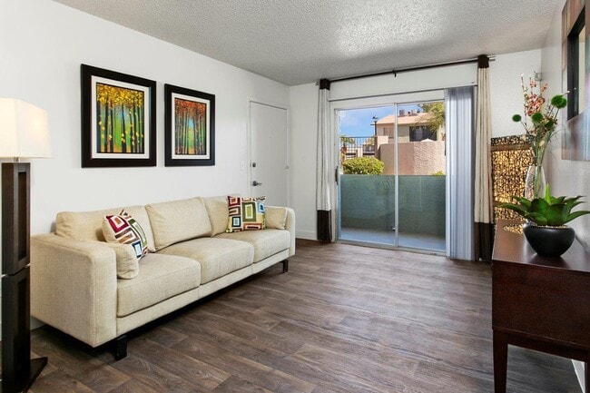 Palm Crest at Station 40 in Phoenix, AZ - Foto de edificio - Building Photo