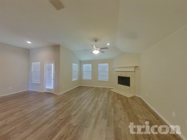 2565 Hadley St in Weatherford, TX - Building Photo - Building Photo