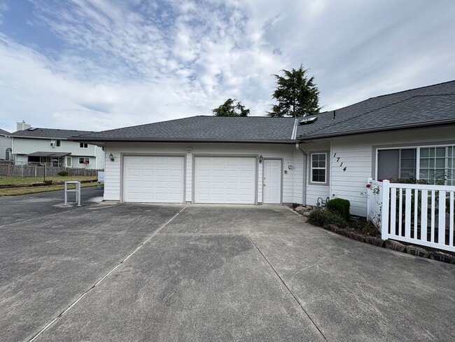 1714 Bakerview Ct in Anacortes, WA - Building Photo - Building Photo