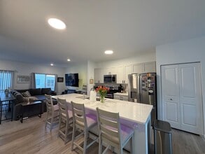 235 Regency Ct in Wauconda, IL - Foto de edificio - Building Photo