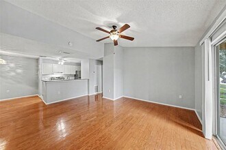 9481 Highland Oak Dr in Tampa, FL - Building Photo - Building Photo