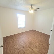 216 Pine Meadow Dr in Kennedale, TX - Foto de edificio - Building Photo