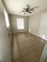 300 Cedar St in Crockett, TX - Foto de edificio - Building Photo