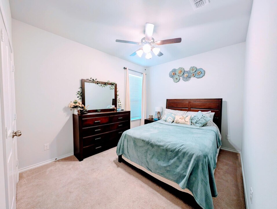 537 Concho St in Aubrey, TX - Building Photo