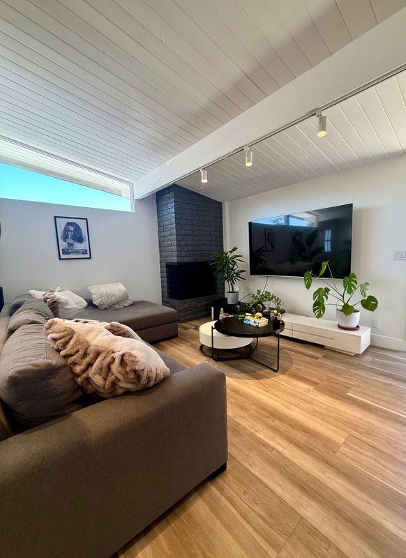 property at 1140 W Balboa Blvd