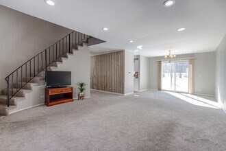 36 Monterey Dr in Vernon Hills, IL - Building Photo - Building Photo