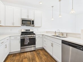 5062 Hawkins Ml Wy in Virginia Beach, VA - Building Photo - Building Photo