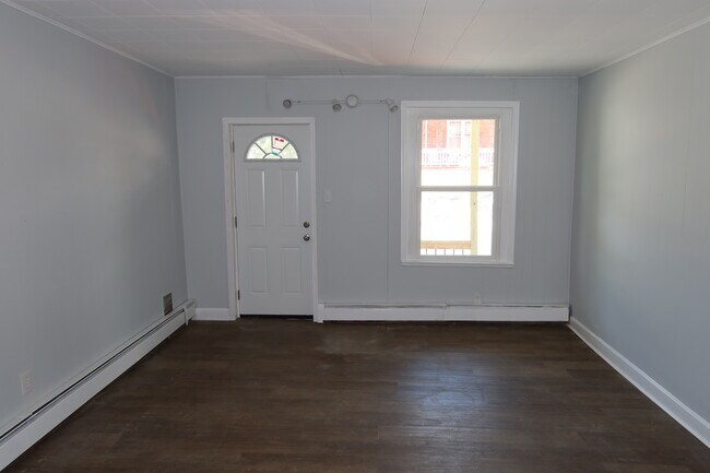 1025 W Race St in Pottsville, PA - Building Photo - Building Photo