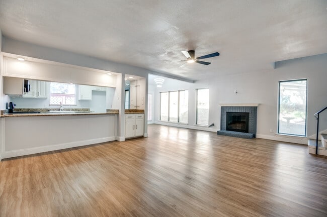2711 Creek Wood Ct in Carrollton, TX - Building Photo - Building Photo